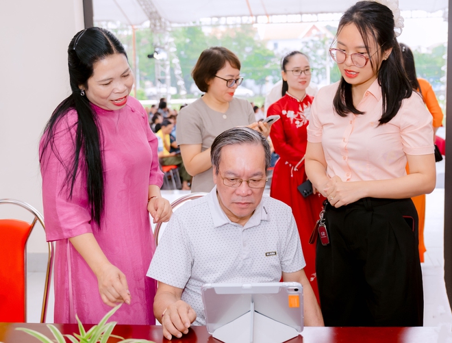 Xã Đông Anh quyết tâm đưa chuyển đổi số vào từng thôn, tổ dân phố